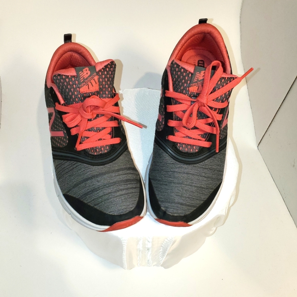 Women New Balance 711